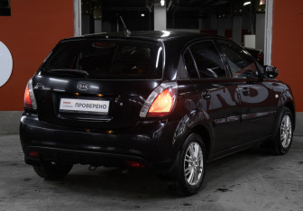 Подержанный автомобиль Kia Rio Hatchback 2010 года (6 фото)