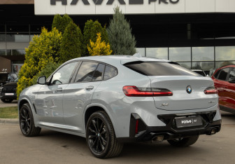 Подержанный автомобиль BMW X4 2024 года (5 фото)