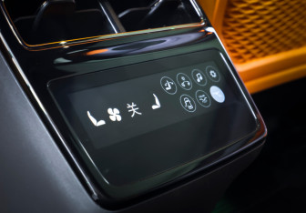 Подержанный автомобиль Zeekr 001 2023 года (13 фото)