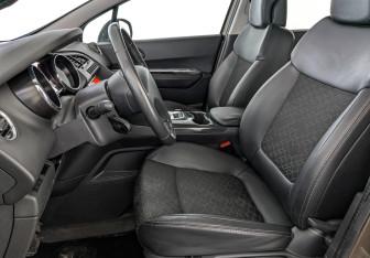 Подержанный автомобиль Peugeot 3008 2014 года (20 фото)