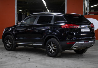 Подержанный автомобиль Geely Atlas 2020 года (7 фото)