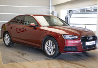 Подержанный автомобиль Audi A4 Sedan 2017 года (3 фото)