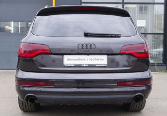 Подержанный автомобиль Audi Q7 2010 года (6 фото)