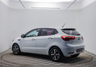 Подержанный автомобиль Kia Rio Hatchback 2013 года (7 фото)
