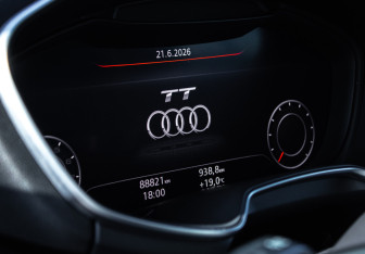 Подержанный автомобиль Audi TT Coupe 2016 года (9 фото)