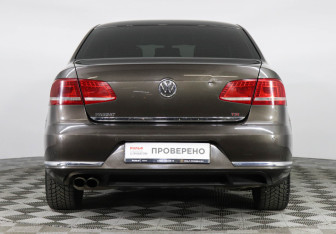 Подержанный автомобиль Volkswagen Passat Sedan 2013 года (6 фото)