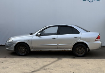 Подержанный автомобиль Nissan Almera Classic 2011 года (8 фото)