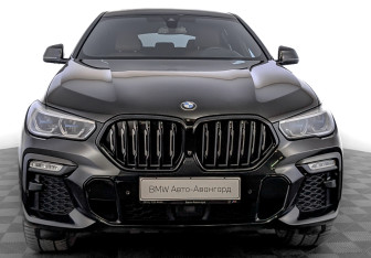 Подержанный автомобиль BMW X6 2021 года (2 фото)