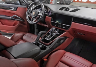 Подержанный автомобиль Porsche Cayenne 2018 года (11 фото)
