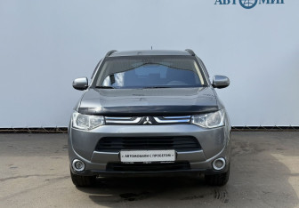 Подержанный автомобиль Mitsubishi Outlander 2012 года (2 фото)