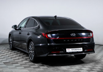 Подержанный автомобиль Hyundai Sonata 2022 года (7 фото)
