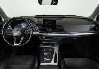 Подержанный автомобиль Audi Q5 2018 года (13 фото)