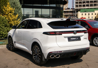 Подержанный автомобиль Changan UNI-K 2023 года (5 фото)