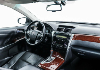 Подержанный автомобиль Toyota Camry Sedan 2012 года (7 фото)