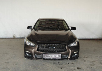 Подержанный автомобиль Infiniti Q50 2015 года (2 фото)