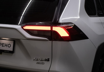 Подержанный автомобиль Toyota RAV4 2022 года (26 фото)