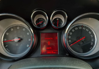 Подержанный автомобиль Opel Astra Hatchback 2013 года (16 фото)