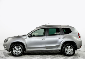 Подержанный автомобиль Nissan Terrano 2015 года (8 фото)