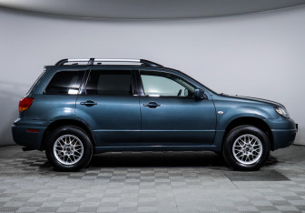Подержанный автомобиль Mitsubishi Outlander 2003 года (4 фото)