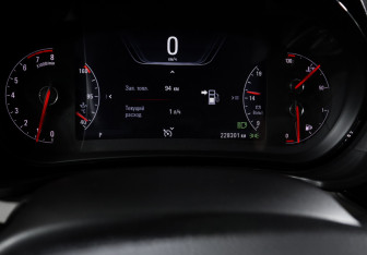 Подержанный автомобиль Opel Insignia Wagon 2014 года (11 фото)