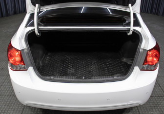 Подержанный автомобиль Chevrolet Cruze Sedan 2011 года (10 фото)