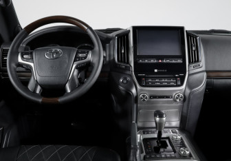 Подержанный автомобиль Toyota Land Cruiser Suv 2017 года (12 фото)