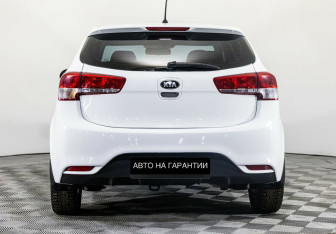 Подержанный автомобиль Kia Rio Hatchback 2015 года (4 фото)