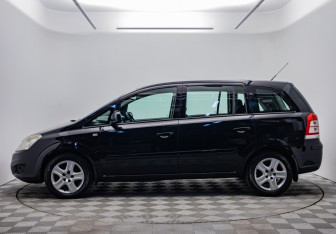 Подержанный автомобиль Opel Zafira Compactvan 2010 года (2 фото)