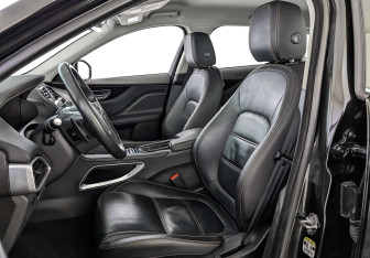 Подержанный автомобиль Jaguar F-Pace 2020 года (19 фото)