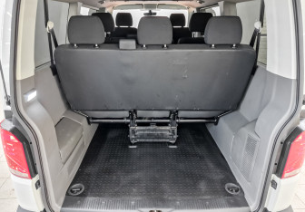 Подержанный автомобиль Volkswagen Caravelle 2021 года (10 фото)