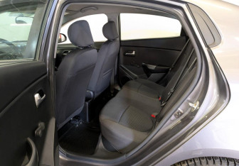 Подержанный автомобиль Kia Rio Sedan 2016 года (11 фото)