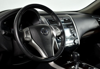 Подержанный автомобиль Nissan Teana 2014 года (9 фото)