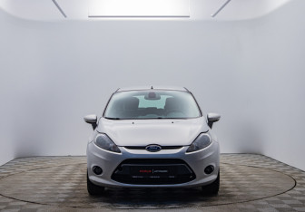 Подержанный автомобиль Ford Fiesta Hatchback 2010 года (2 фото)