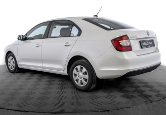 Подержанный автомобиль Skoda Rapid Liftback 2019 года (7 фото)