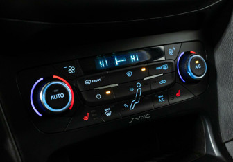 Подержанный автомобиль Ford Focus Hatchback 2017 года (11 фото)