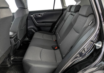 Подержанный автомобиль Toyota RAV4 2020 года (18 фото)