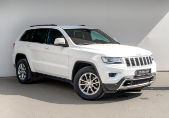 Подержанный автомобиль Jeep Grand Cherokee 2016 года (3 фото)