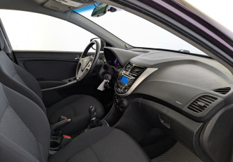 Подержанный автомобиль Hyundai Solaris Sedan 2012 года (11 фото)