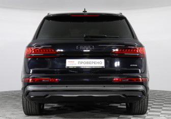 Подержанный автомобиль Audi Q7 2021 года (6 фото)
