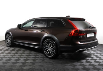 Подержанный автомобиль Volvo V90 Cross Country 2019 года (7 фото)