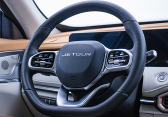 Подержанный автомобиль Jetour X70 2023 года (15 фото)