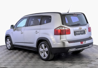 Подержанный автомобиль Chevrolet Orlando 2012 года (7 фото)