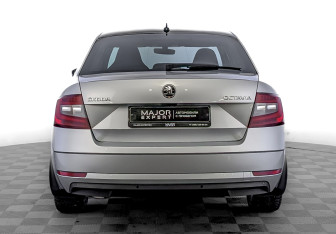 Подержанный автомобиль Skoda Octavia Liftback 2019 года (6 фото)