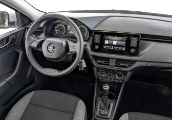 Подержанный автомобиль Skoda Rapid Liftback 2021 года (26 фото)
