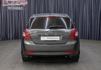 Подержанный автомобиль Kia Ceed Hatchback 2010 года (6 фото)