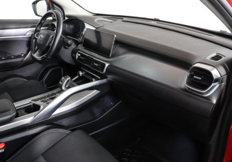 Подержанный автомобиль Geely Coolray 2021 года (10 фото)