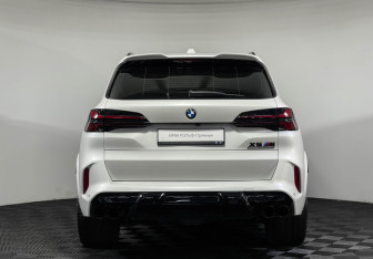 Подержанный автомобиль BMW X5 M 2024 года (4 фото)