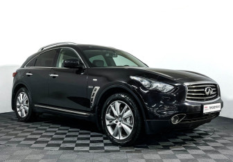 Подержанный автомобиль Infiniti QX70 2015 года (3 фото)