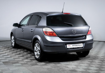 Подержанный автомобиль Opel Astra Hatchback 2006 года (7 фото)
