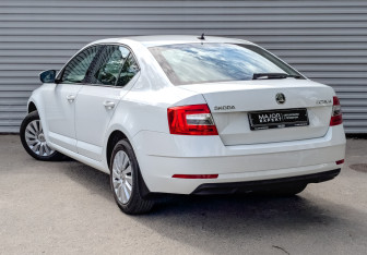 Подержанный автомобиль Skoda Octavia Liftback 2020 года (7 фото)